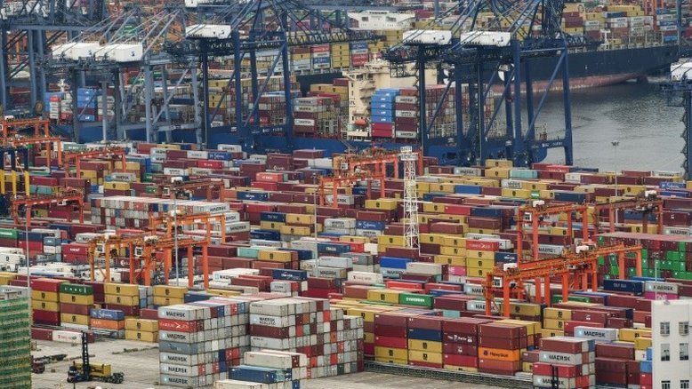 Exportações chinesas crescem em julho com aumento da atividade portuária