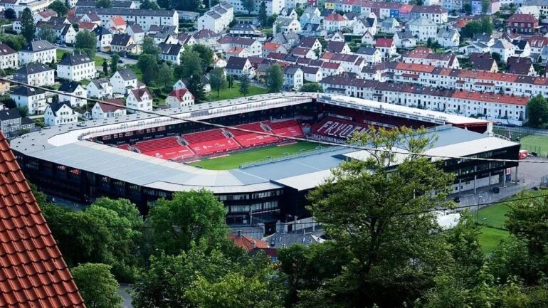 Mulher denuncia orgia em estádio de futebol da Noruega e diz que sofreu agressão sexual