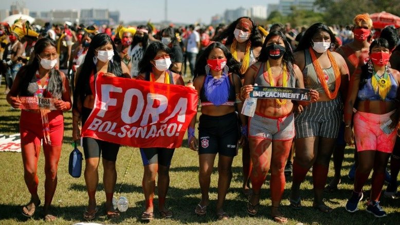 Indígenas brasileiros denunciam Bolsonaro ao TPI por 'genocídio'