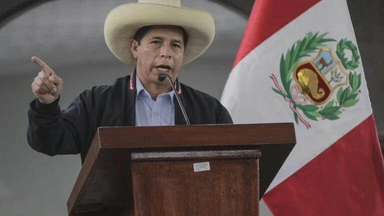 Pesquisa atribui a Castillo aprovação de 39% após uma semana de governo no Peru