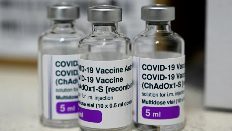 Vacina da Pfizer perde eficácia mais rápido que AstraZeneca contra variante delta