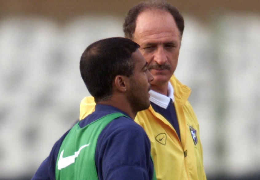Vampeta diz que Romário foi cortado da Copa de 2002 por ter feito sexo com aeromoça após jogo do Brasil