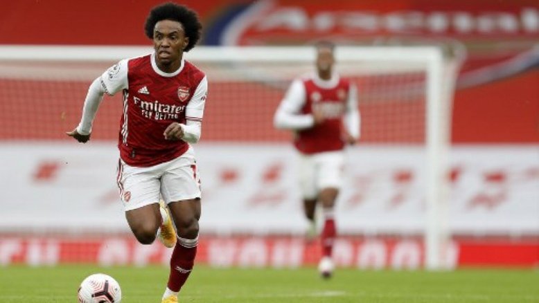 Corinthians apresenta proposta oficial para contratar Willian, do Arsenal