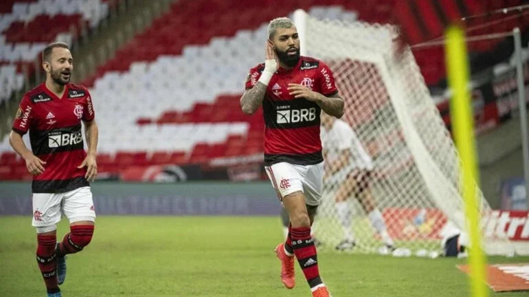 Narrador xinga Gabigol por causa de provocações no jogo entre Flamengo e Grêmio