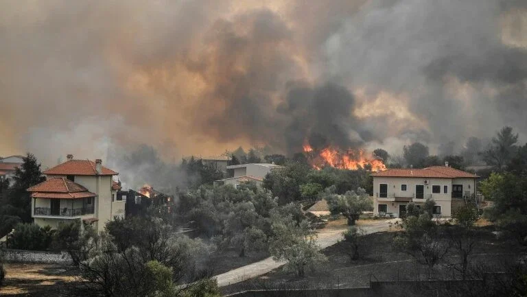 Incêndios não dão trégua na Grécia