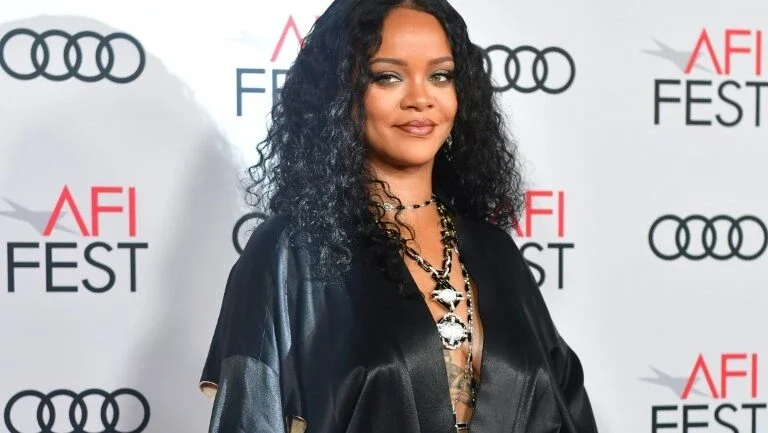 Fortuna de Rihanna está avaliada em US$ 1,7 bilhão, diz Forbes