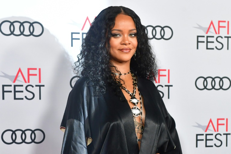 Fortuna de Rihanna está avaliada em US$ 1,7 bilhão, diz Forbes