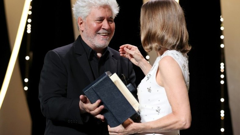 Almodóvar promete 'muitas emoções' em seu novo filme