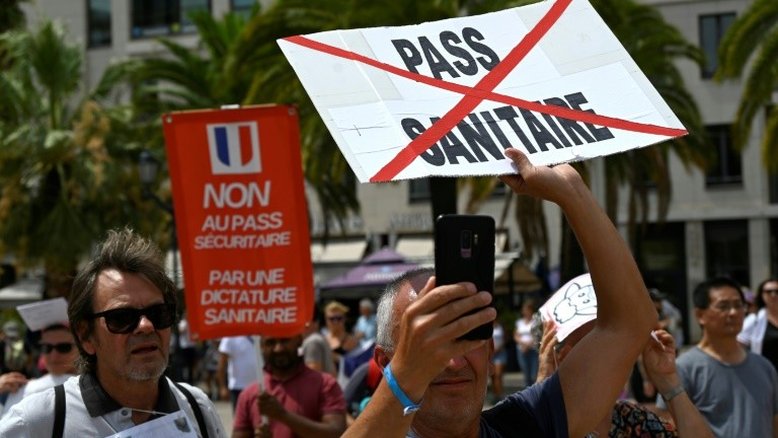Criticado certificado sanitário entra na vida diária dos franceses