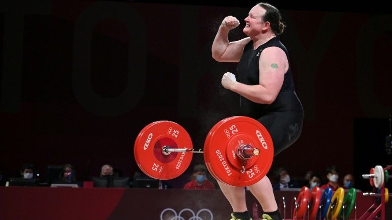 Levantadora de peso transgênero Laurel Hubbard se aposenta após estreia olímpica