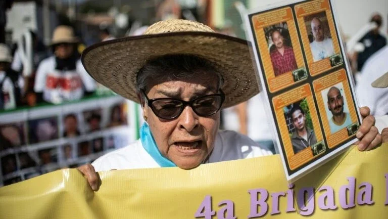 Parentes de desaparecidos no México denunciam existência de mais de 52 mil corpos não identificados