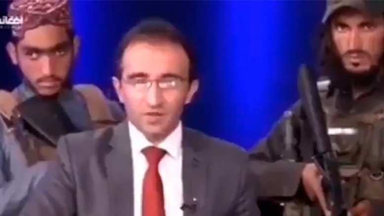 Afeganistão: Jornalista é cercado por homens armados e é obrigado a elogiar o Talibã