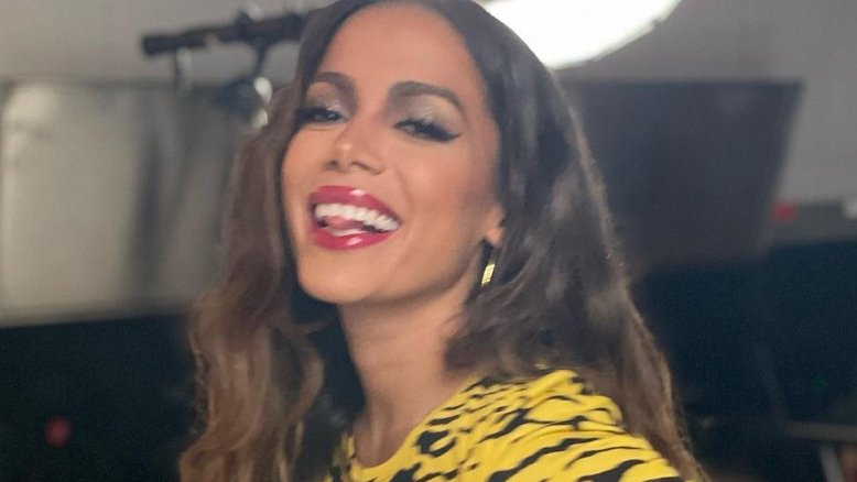 Anitta é detonada após dizer que 'no Brasil todo mundo só quer se divertir e transar'