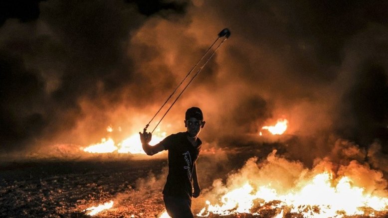 Israel ataca Gaza após lançamento de balões incendiários