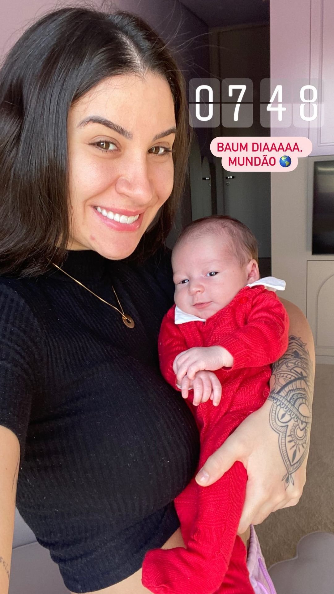 Bianca Andrade posta foto amamentando: ‘Rotina de skincare da mamãe’