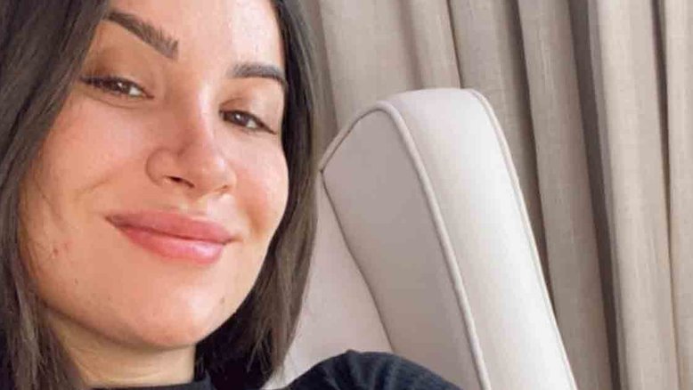 Bianca Andrade posta foto amamentando: ‘Rotina de skincare da mamãe’
