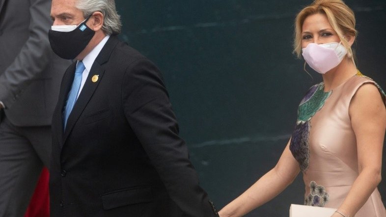 Presidente argentino propõe doar salários para reparar danos por festa