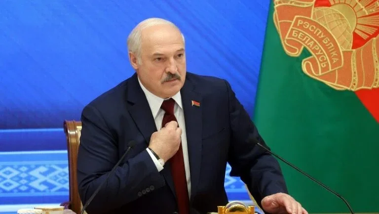 Lukashenko continua repressão implacável em Belarus