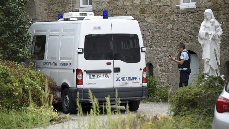 Padre francês foi assassinado com golpes na cabeça