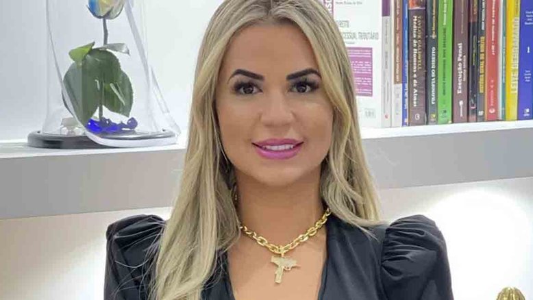 Após apreensão da polícia em sua casa, Deolane Bezerra teve crise de choro