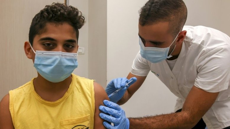 Médicos ameaçam deixar câmara técnica da Saúde se vacinação de adolescentes não for retomada