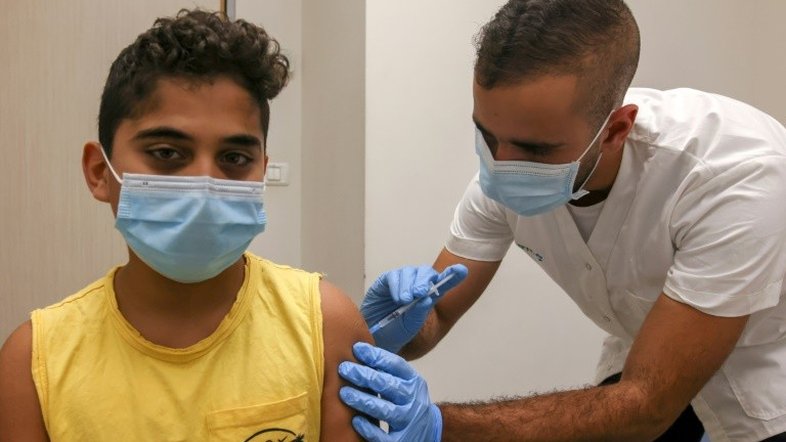 Médicos ameaçam deixar câmara técnica da Saúde se vacinação de adolescentes não for retomada