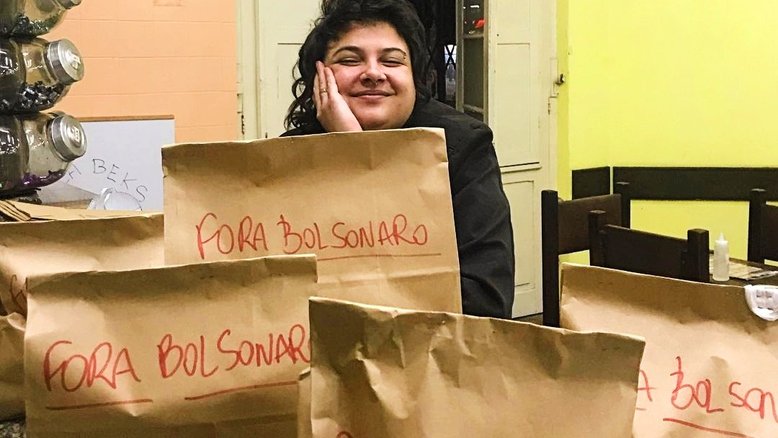 Bar tem delivery #ForaBolsonaro e refeição que 'serve bem até maconheiros': "Não é marketing"