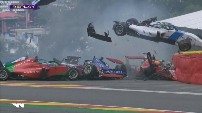 Vídeo: Seis pilotos fazem batida violenta na W Series, mas ficam sem ferimentos graves