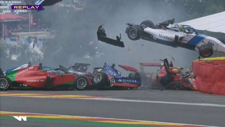 Vídeo: Seis pilotos fazem batida violenta na W Series, mas ficam sem ferimentos graves