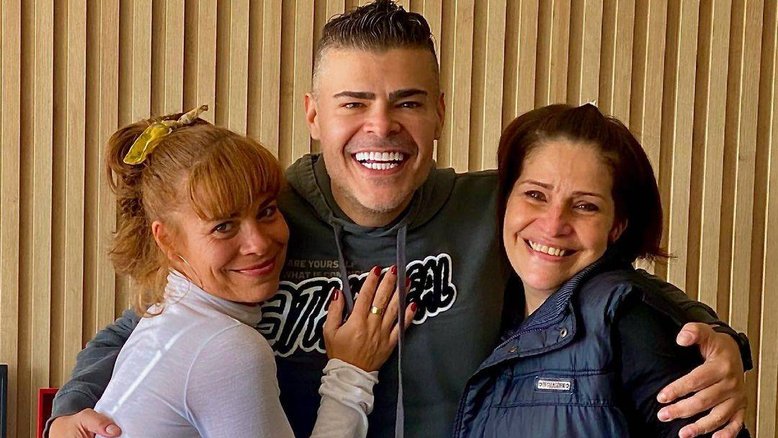 Filho de Vanusa recebe 130 mil reais e repassa 6 mil para irmãs com dificuldades
