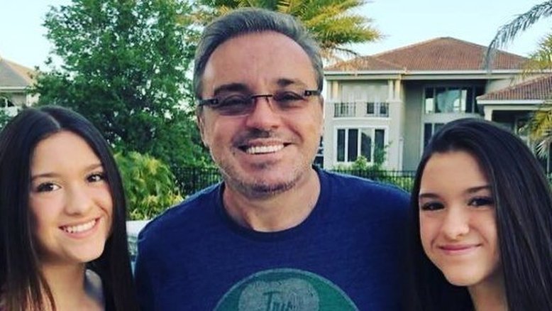 Filhas gêmeas de Gugu acusam tia sobre divisão de herança do apresentador: 'Mentia'