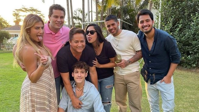Cantor Leonardo celebra Dia dos Pais com os seis filhos: 'Privilegiado'
