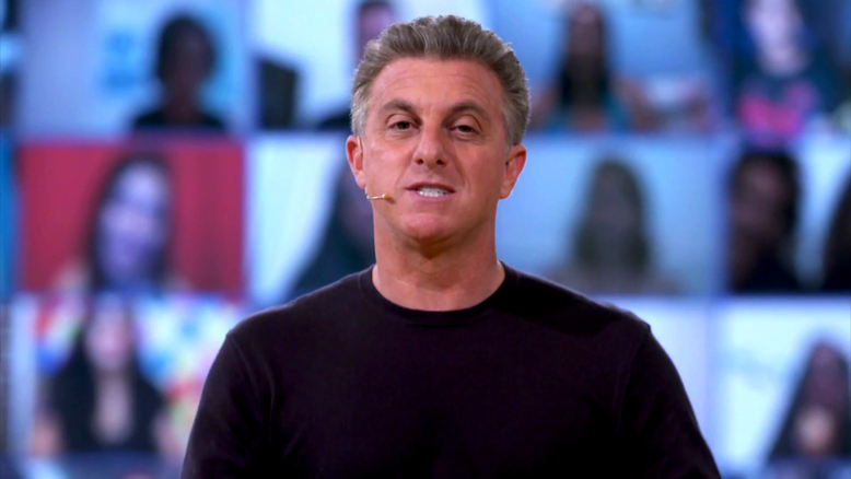 Luciano Huck negocia com a Globo contrato de R$ 7 milhões por mês, diz colunista