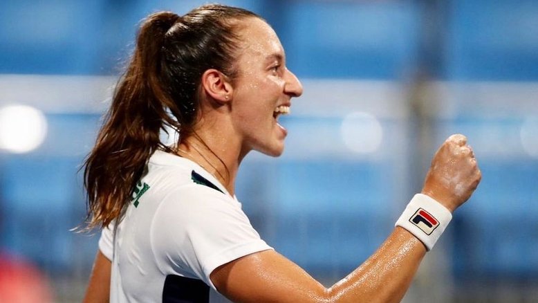 Tenista Luisa Stefani sobe no ranking da ATP e volta a fazer história