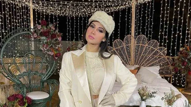 Mayra Cardi teria dívida de R$ 62 mil em condomínio