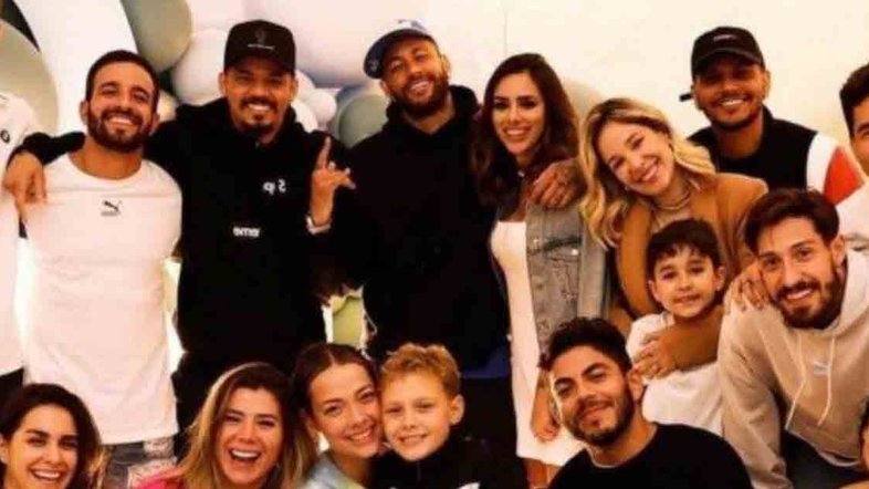 Neymar e Bruna Biancardi aparecem pela primeira vez abraçados em foto