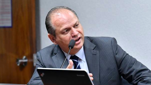 Ricardo Barros discute com senadores durante depoimento na CPI da Covid