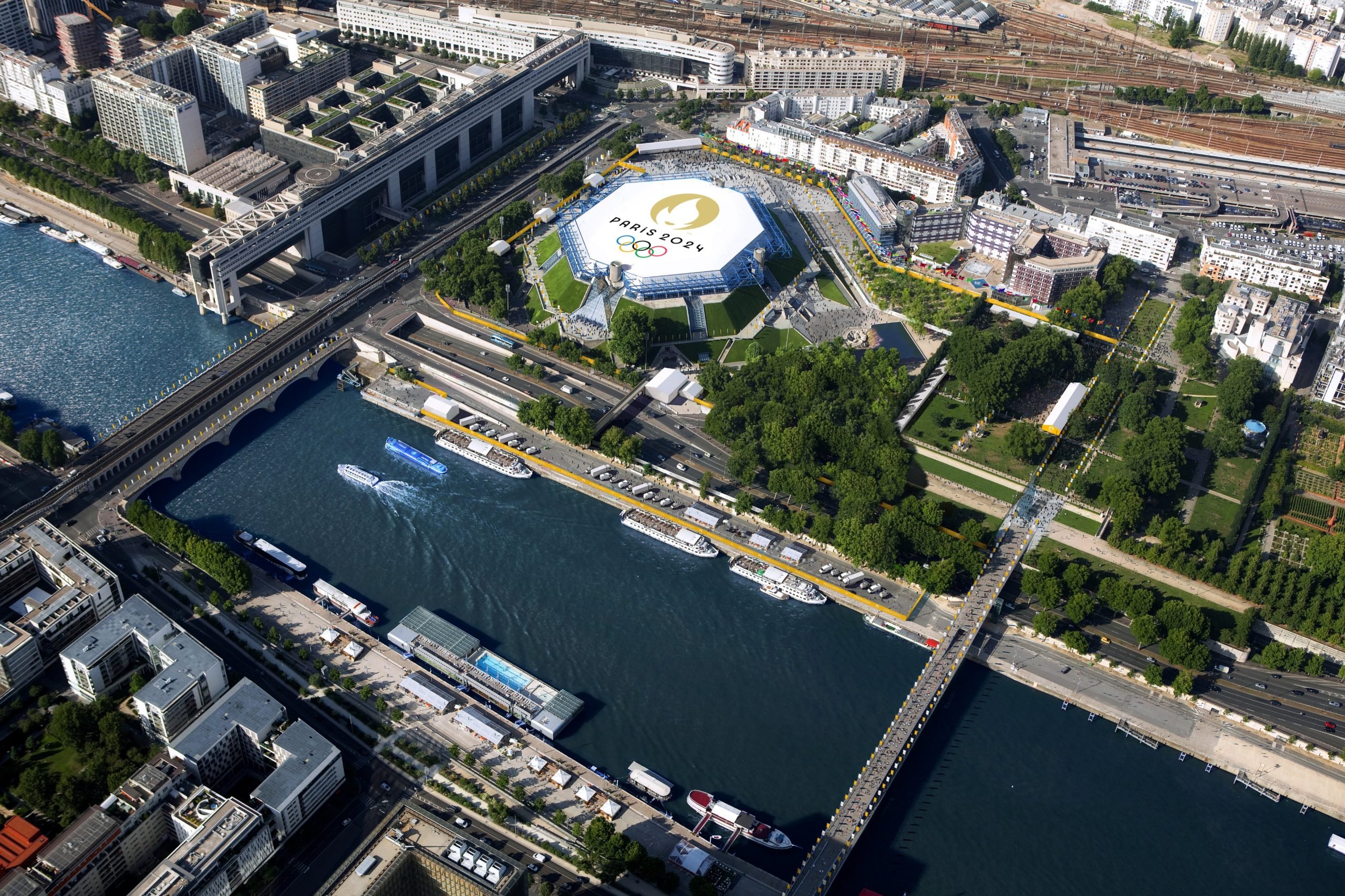 Paris 2024 terá arenas esportivas em locais históricos; confira a projeção em imagens