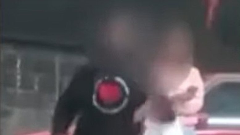 Vídeo: Garoto de 6 anos filma irmã sendo esfaqueada por outra adolescente