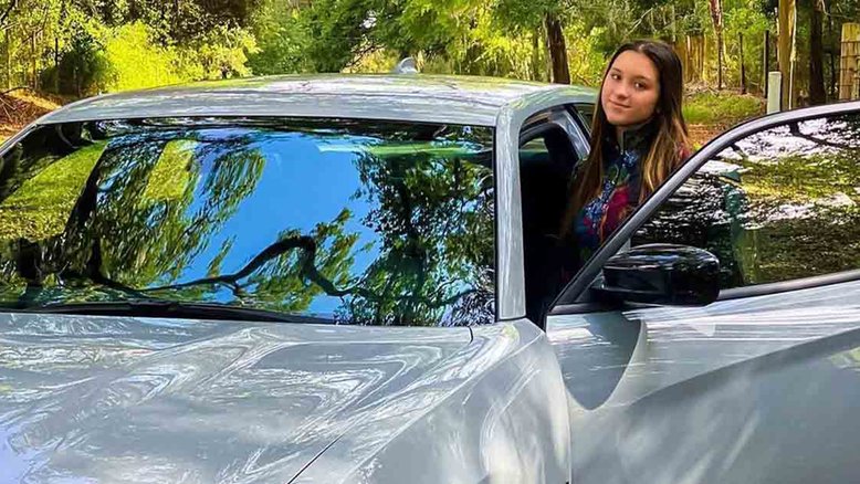Após polêmica por Porsche, filha de Gugu tem carro de até R$ 420 mil