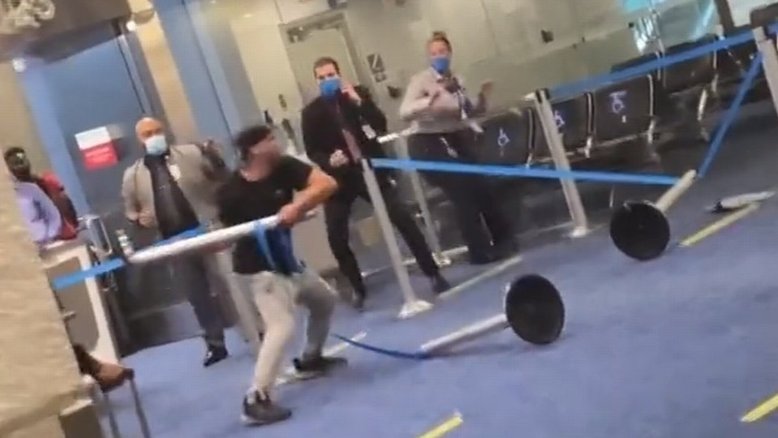 EUA: Homem se recusa a usar máscara, agride funcionário e vandaliza sala de embarque