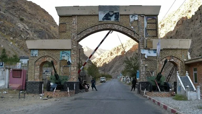 Como o vale de Panjshir, sem apoio e com poucas forças, caiu nas mãos do Talibã