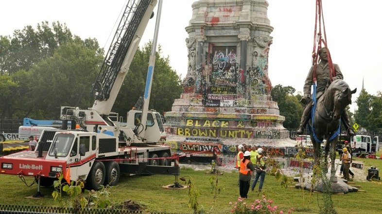 Busca por cápsula do tempo em monumento ao general Lee é encerrada