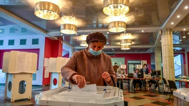 Último dia das legislativas na Rússia, com repressão das estratégias da oposição