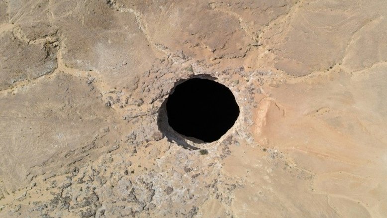 Espeleólogos encontram serpentes, mas não demônios no 'poço do inferno' no Iêmen