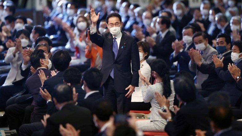Partido governante no Japão escolhe Fumio Kishida como líder e futuro primeiro-ministro