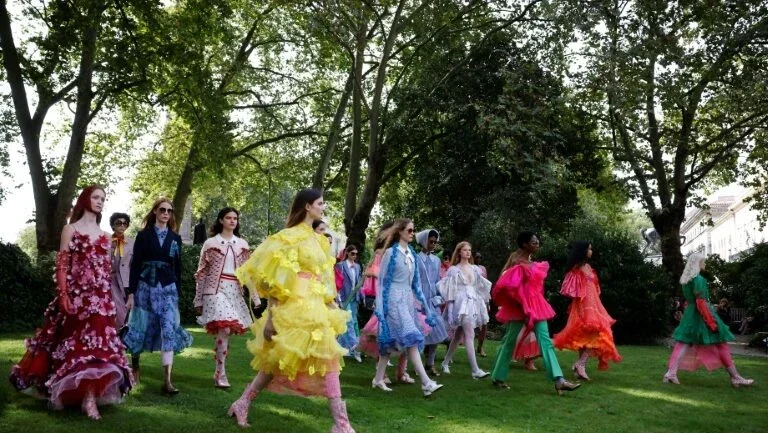 Os desfiles retornam à Semana de Moda de Londres