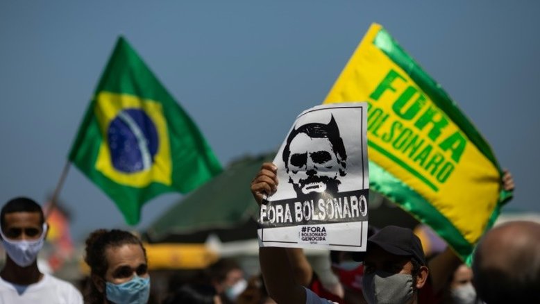 Centenas protestam contra Bolsonaro após semana de tensões