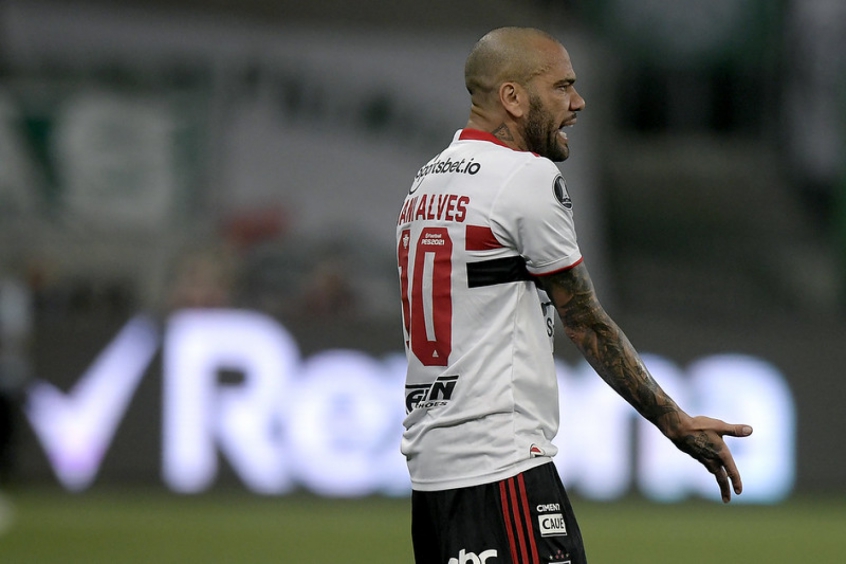 Daniel Alves não jogará mais pelo São Paulo por conta de dívida