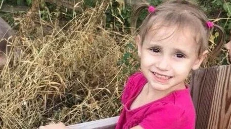 EUA: Justiça condena 2 homens após morte de criança por overdose